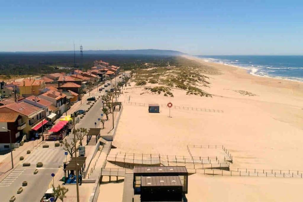 Moradia Alegre No Centro Da Vila Da Tocha. Exteriör bild