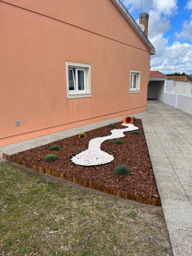Moradia Alegre No Centro Da Vila Da Tocha. Exteriör bild